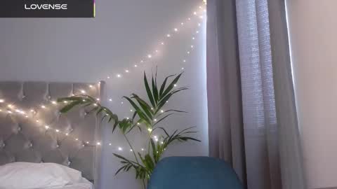   Mini Mila Kunis ft Ashton Katchero. Follow me to stay in touch  online show from 11/27/25, 07:16