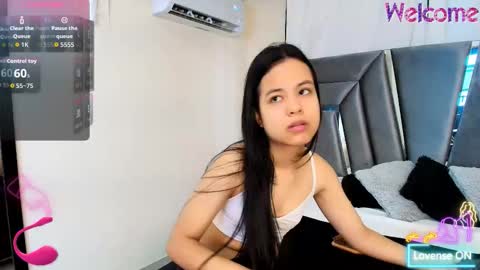 minilove_01 online show from 11/13/25, 12:26