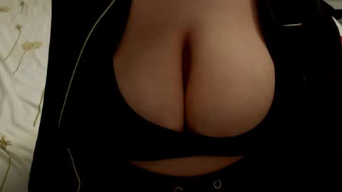 Snapshot of minka0 chatting on 05/18/26, 08:03 minka0 online show from 05/18/26, 08:03
