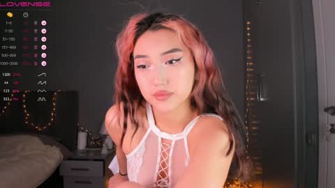 minnie_jin online show from 12/14/24, 02:21