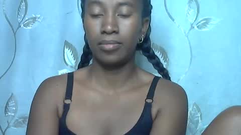 minouch211907 online show from 04/18/26, 07:34