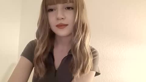 Snapshot of mira_doll chatting on 03/19/26, 12:20 Mira doll online show from 03/19/26, 12:20