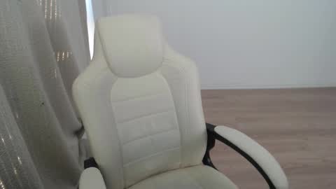 mira_g online show from 10/08/25, 01:09