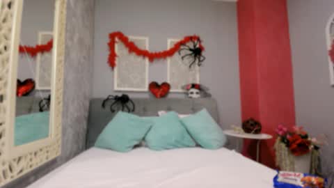 Snapshot of mira_glow chatting on 10/24/25, 03:41 Mira online show from 10/24/25, 03:41