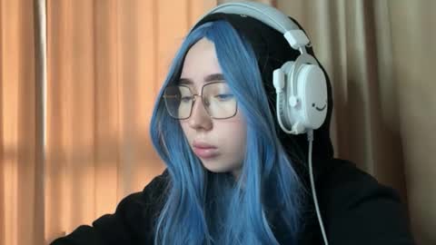 Snapshot of mira_light_ chatting on 09/27/25, 01:10 mira_light_ online show from 09/27/25, 01:10