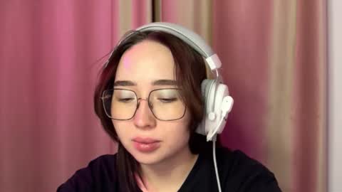 Snapshot of mira_light_ chatting on 10/07/25, 04:04 mira_light_ online show from 10/07/25, 04:04