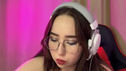 Snapshot of mira_light_ chatting on 10/16/25, 03:24 mira_light_ online show from 10/16/25, 03:24