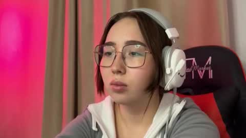 Snapshot of mira_light_ chatting on 10/20/25, 03:12 mira_light_ online show from 10/20/25, 03:12