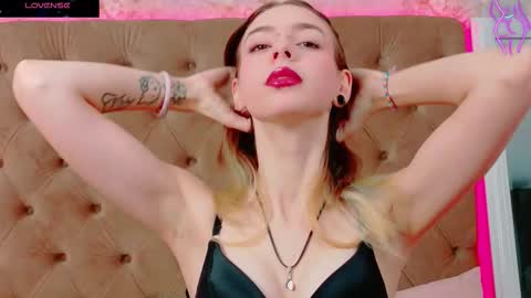 mira_lynxx online show from 10/31/25, 04:57