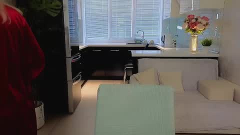 Mira online show from 04/12/26, 01:54