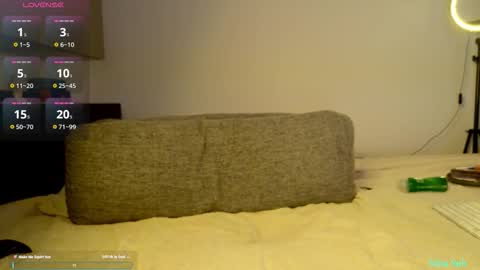 Snapshot of mira_sph chatting on 10/14/25, 04:24 Mira Sph online show from 10/14/25, 04:24