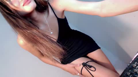 Snapshot of miraclegirl23 chatting on 02/26/25, 12:27 Zoey online show from 02/26/25, 12:27