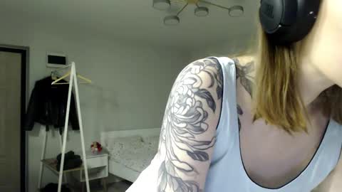 Snapshot of mirakissss chatting on 02/16/26, 07:54 Mira online show from 02/16/26, 07:54