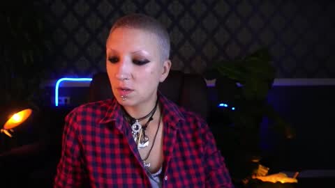 Snapshot of miramoon666 chatting on 09/19/25, 05:31 Mira online show from 09/19/25, 05:31