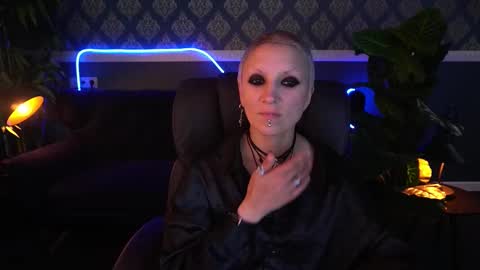 Snapshot of miramoon666 chatting on 09/24/25, 01:14 Mira online show from 09/24/25, 01:14