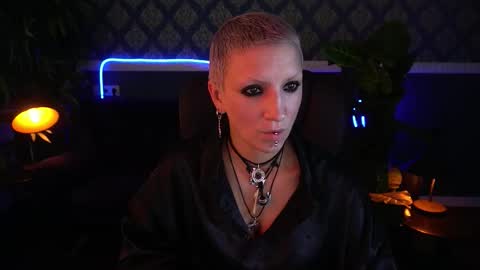 Snapshot of miramoon666 chatting on 09/28/25, 12:43 Mira online show from 09/28/25, 12:43