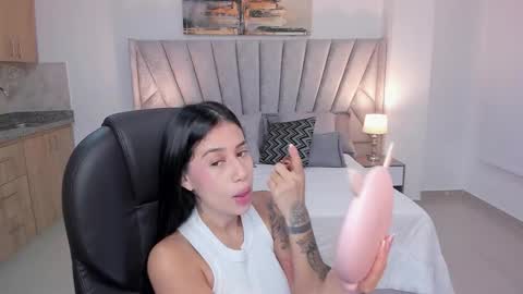 miranda_crawfor online show from 10/15/25, 11:54