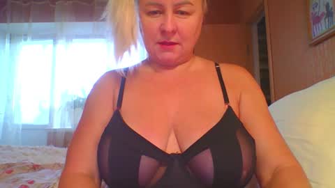 Snapshot of miranda_robinson chatting on 09/24/25, 02:26 Miranda online show from 09/24/25, 02:26