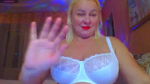 Snapshot of miranda_robinson chatting on 10/13/25, 05:46 Miranda online show from 10/13/25, 05:46