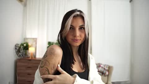 Snapshot of mirandabettman chatting on 10/22/25, 08:14 My name is Adele online show from 10/22/25, 08:14