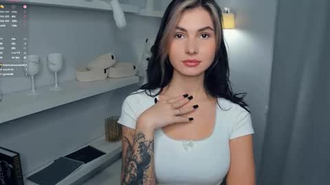 Snapshot of mirandabettman chatting on 11/25/25, 07:30 My name is Adele online show from 11/25/25, 07:30