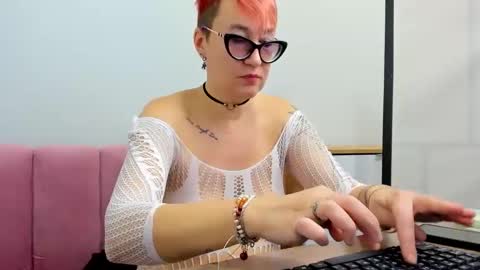 Snapshot of mirandagill chatting on 01/13/25, 12:13 mirandagill online show from 01/13/25, 12:13