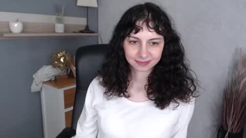 Snapshot of mirarose87 chatting on 03/04/26, 06:52 Mira online show from 03/04/26, 06:52