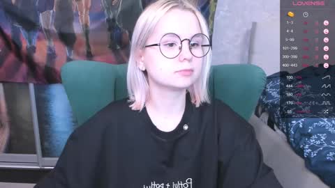 Kira online show from 01/29/25, 10:43