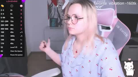 Kira online show from 09/21/25, 09:38