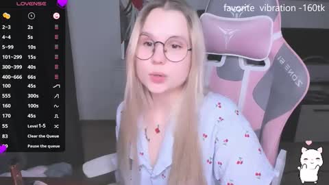 Kira online show from 10/17/25, 01:09