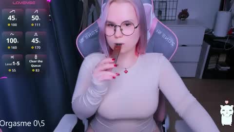 Kira online show from 04/20/26, 07:26