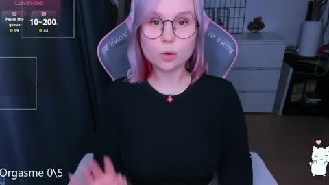 Kira online show from 04/25/26, 06:05