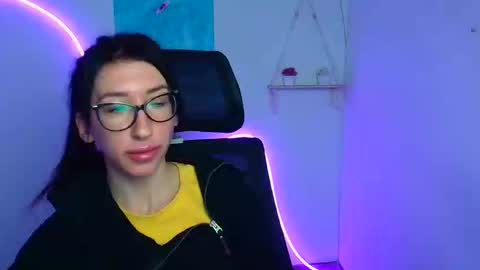 Snapshot of miriam_candyy chatting on 11/22/25, 12:37 Mariam online show from 11/22/25, 12:37