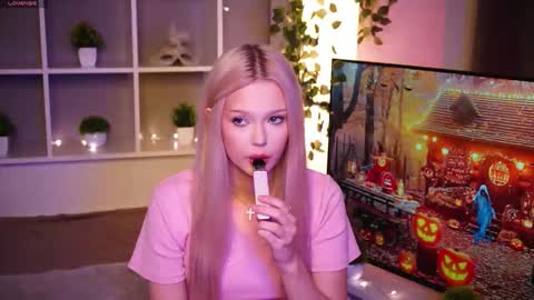 Elsa online show from 10/31/25, 09:49