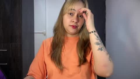 Snapshot of mirilinda chatting on 06/18/26, 12:00 mirilinda online show from 06/18/26, 12:00