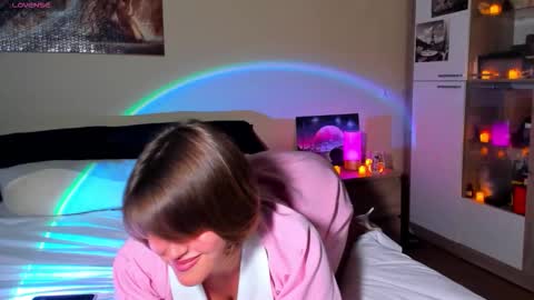 Snapshot of mirrorofsoul chatting on 10/26/25, 04:02 Shelley online show from 10/26/25, 04:02