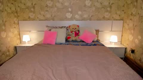 Snapshot of mishapallmer chatting on 02/27/26, 12:05 mishapallmer online show from 02/27/26, 12:05