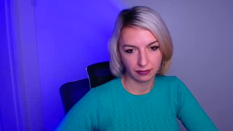 Snapshot of mishelle_blondie chatting on 11/28/25, 01:58 Mishelle online show from 11/28/25, 01:58