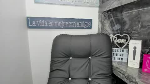 Snapshot of miss___allison chatting on 07/29/26, 10:35 Allison online show from 07/29/26, 10:35