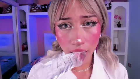 Snapshot of miss___megan chatting on 11/05/25, 06:08 Megan online show from 11/05/25, 06:08