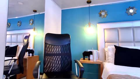 miss__ary_ online show from 09/24/25, 12:19