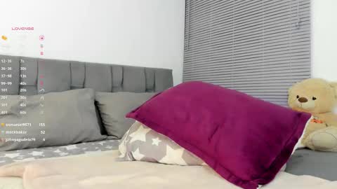Snapshot of miss__jones_ chatting on 10/08/25, 04:32 miss__jones_ online show from 10/08/25, 04:32