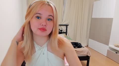 miss__selena online show from 12/27/24, 12:07