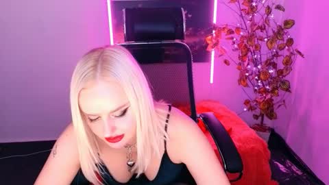 miss_alice_silver online show from 10/28/25, 05:59