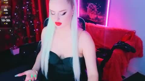 Snapshot of miss_alice_silver chatting on 06/11/26, 07:12 miss_alice_silver online show from 06/11/26, 07:12