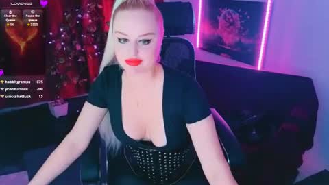 Snapshot of miss_alice_silver chatting on 06/21/26, 06:32 miss_alice_silver online show from 06/21/26, 06:32
