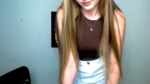 Snapshot of miss_angelina_ chatting on 06/12/26, 06:23 Angelina online show from 06/12/26, 06:23
