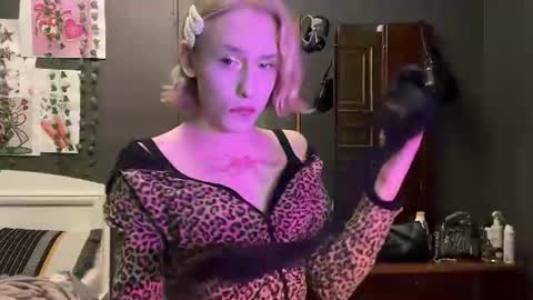 Snapshot of miss_barbie1 chatting on 06/11/26, 10:08 Anya online show from 06/11/26, 10:08