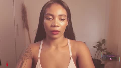 miss_benz online show from 11/12/25, 01:44