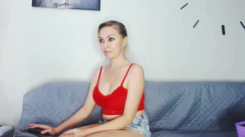 Snapshot of miss_blonde1 chatting on 05/05/26, 06:54 miss_blonde1 online show from 05/05/26, 06:54